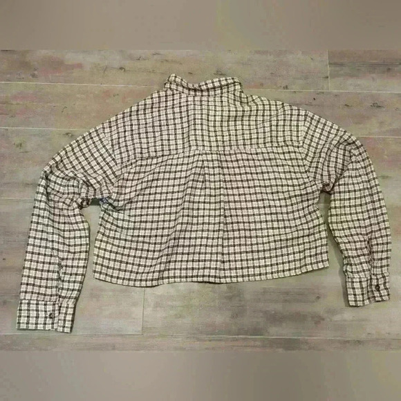 Hollister Cropped Flannel - Picture 7 of 7